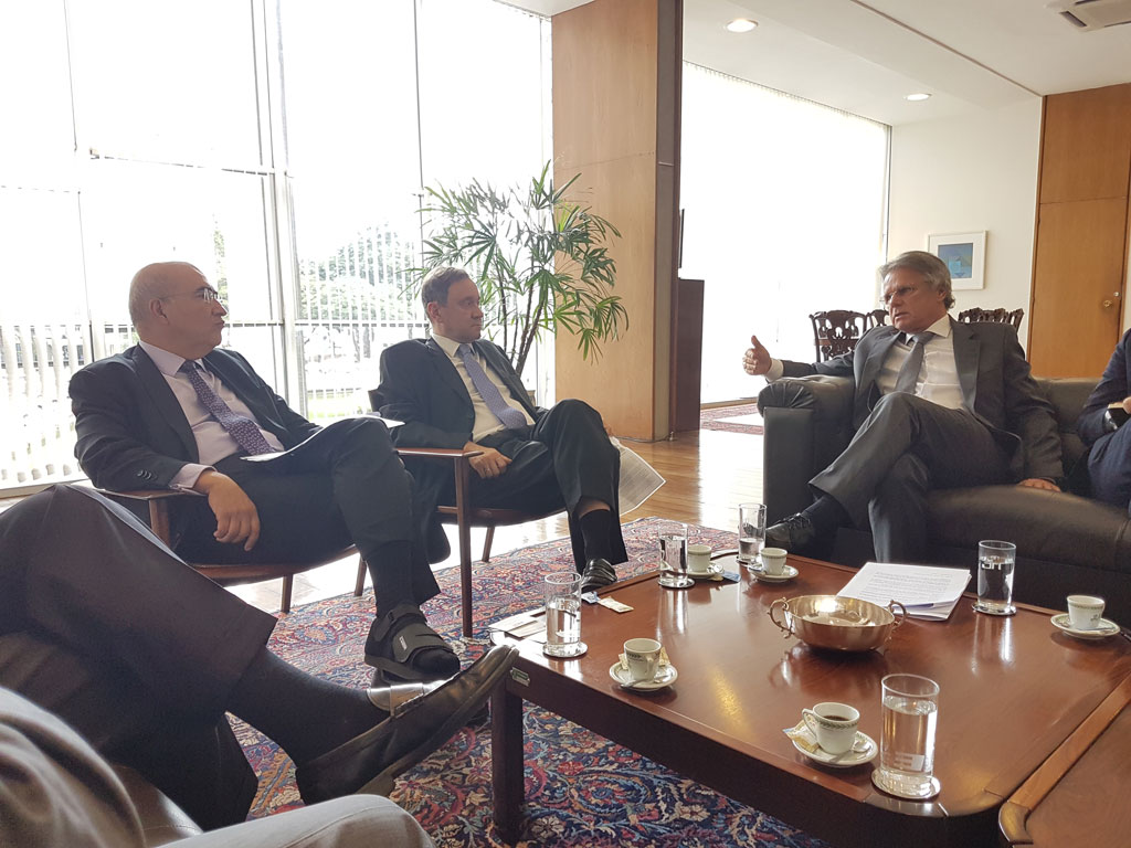 Política - Têxtil e de Confecção: Macris se reúne com secretário-geral do Itamaraty em defesa do setor 