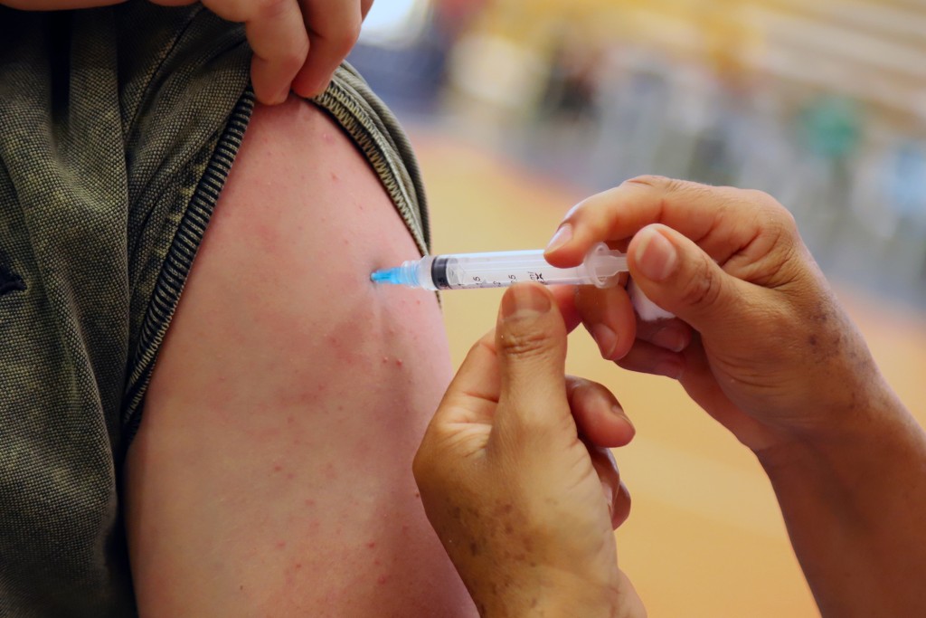Cidades - Horário de vacinação contra Covid-19 nas UBSs de Santa Bárbara é alterado
