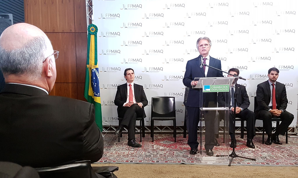 Política - Macris é empossado presidente da Frente da Indústria de Máquinas e Equipamentos