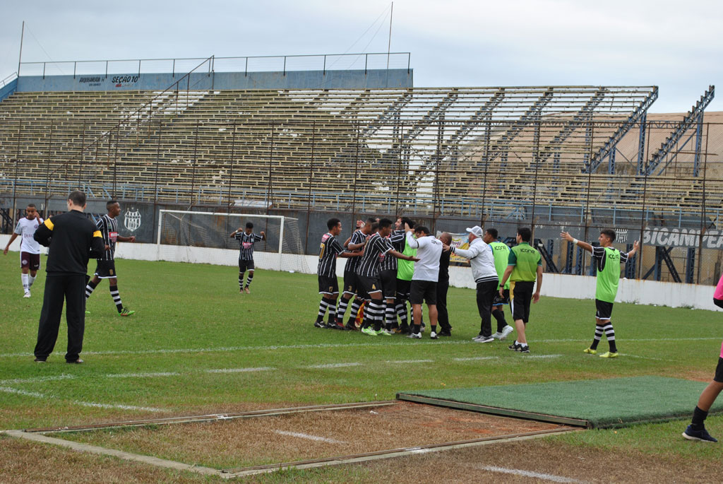 Esporte - Sub-20: União goleia Ferroviária e joga amanhã com Botafogo