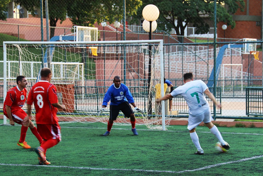 Esporte - Seme e Democrático estão nas semifinais do Futebol Society do Servidor 