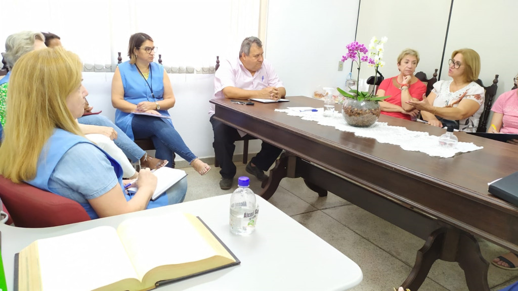 Cidades - Presidente da Feapaes-SP visita Apae de SB