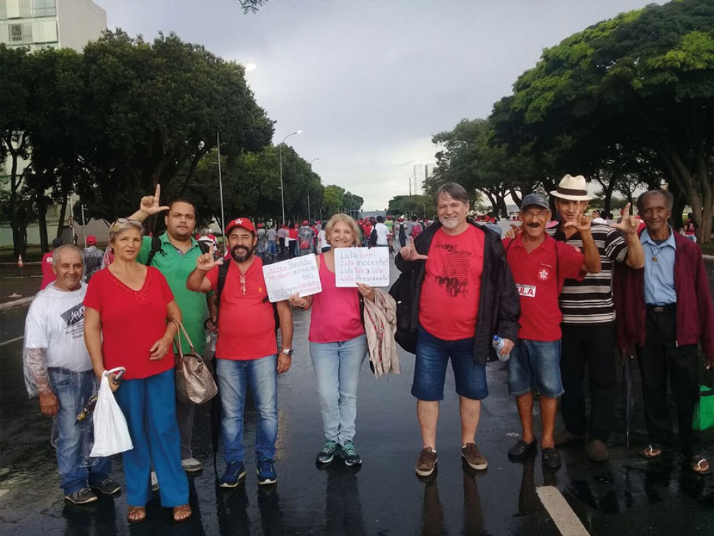 Política - Militantes de SB acompanham habeas corpus de Lula em Brasília