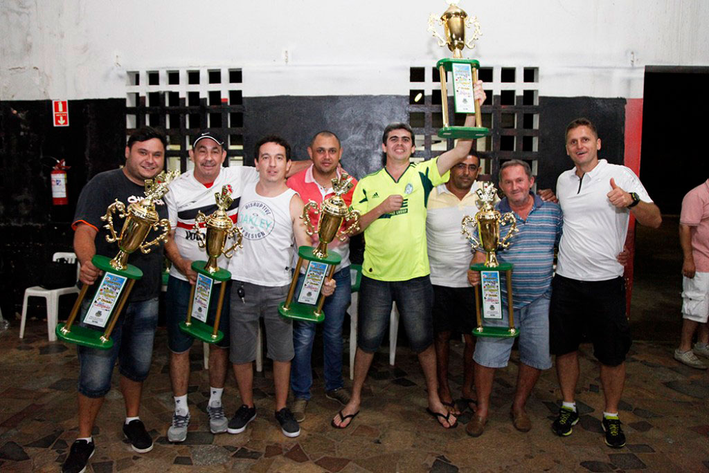 Esporte - O Mundo Acabou e Guaianazes são os campeões do Truco