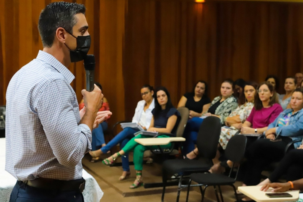 Cidades - Prefeito Rafael Piovezan participa de reunião e reitera medidas de segurança nas escolas